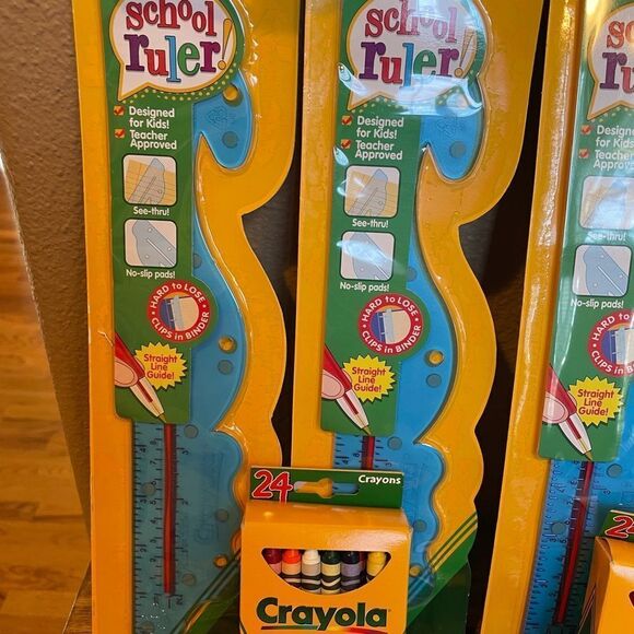 Crayola 1998 Vintage Wavy Rulers Colored Pencils Scissors and Crayons 24 Count - Picture 2 of 15